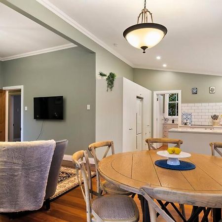 Historic Charm In Greytown - Cosy Kowhai Cottage ภายนอก รูปภาพ
