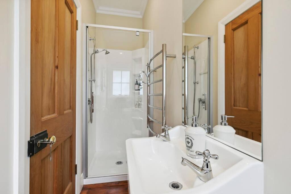 Historic Charm In Greytown - Cosy Kowhai Cottage ภายนอก รูปภาพ