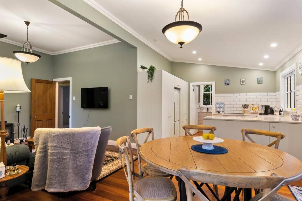 Historic Charm In Greytown - Cosy Kowhai Cottage ภายนอก รูปภาพ