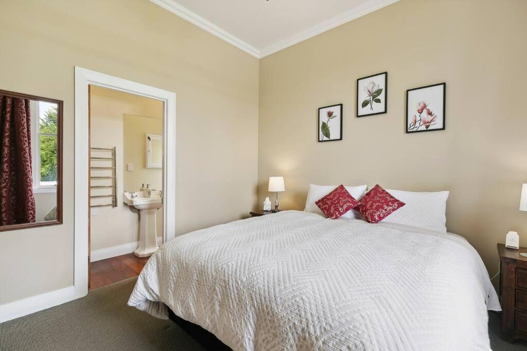 Historic Charm In Greytown - Cosy Kowhai Cottage ภายนอก รูปภาพ