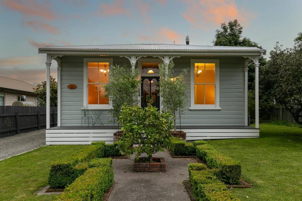 Historic Charm In Greytown - Cosy Kowhai Cottage ภายนอก รูปภาพ